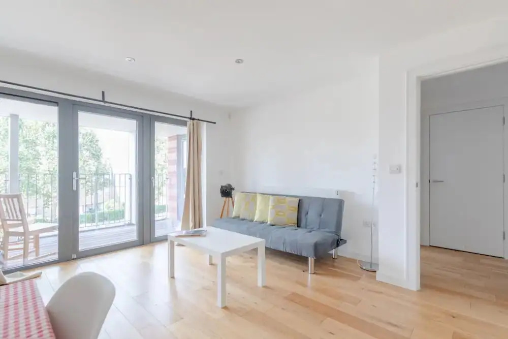 Vibrant 1BD Flat w/ Private Balcony, Camberwell!