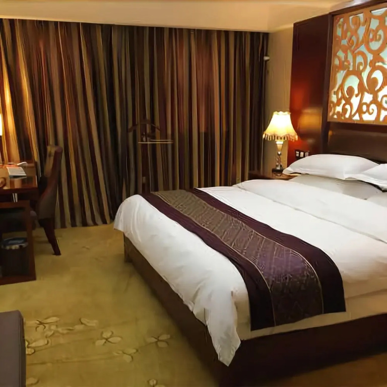 Yuebanwan Hotel (Fat Donglai at Xuchang Railway Station)