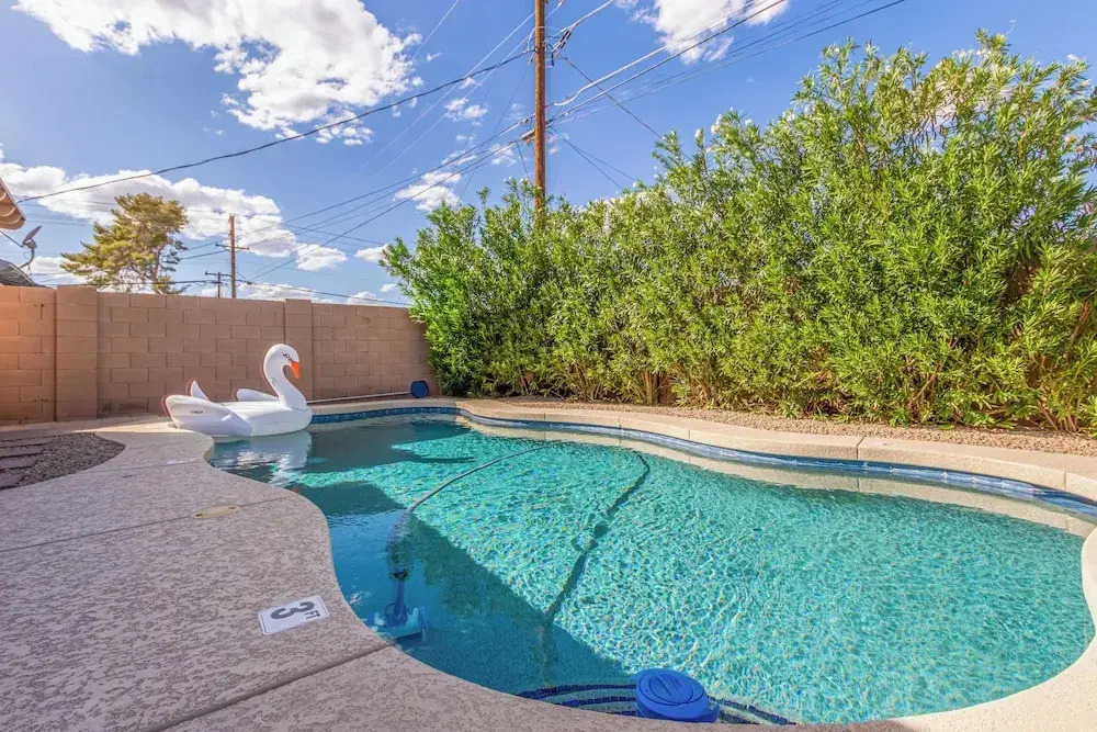Games Galore - Old Town Scottsdale - Pool - Mini Golf & More!