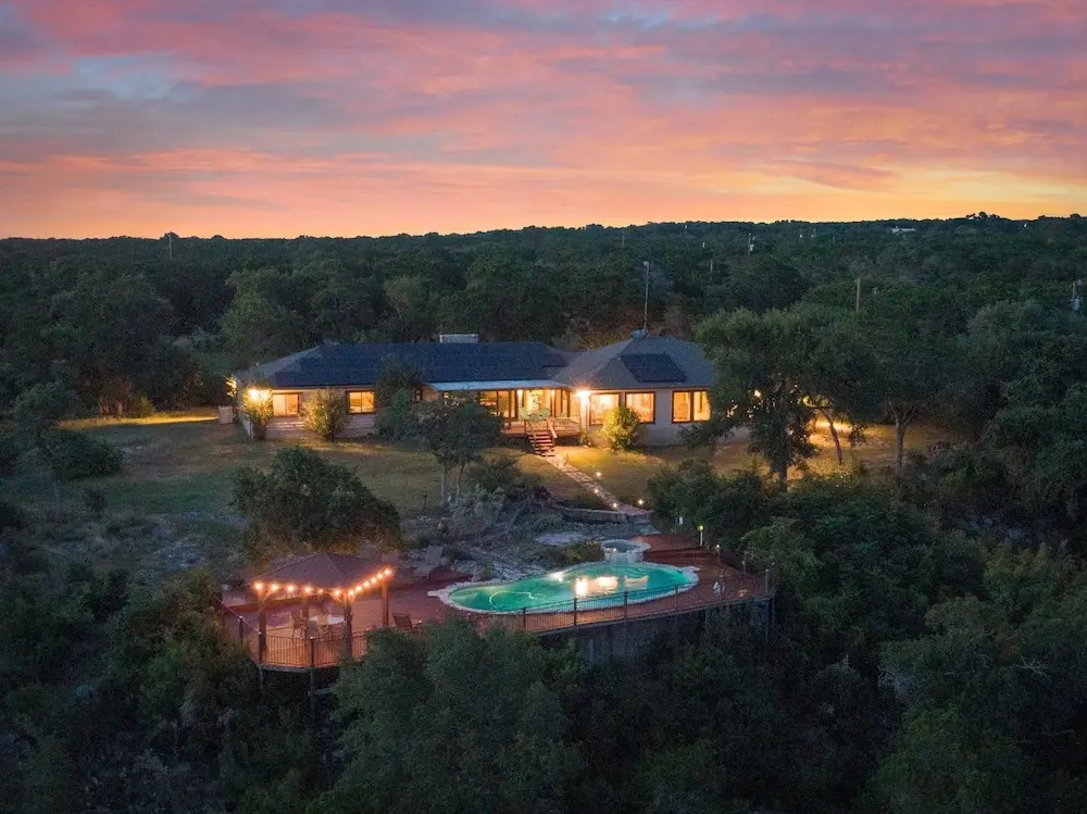 111 Wimberley - 6 Bedroom Home