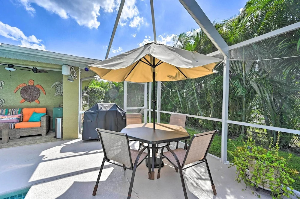1 Mi to Dtwn: Sun-soaked Cape Coral Getaway!