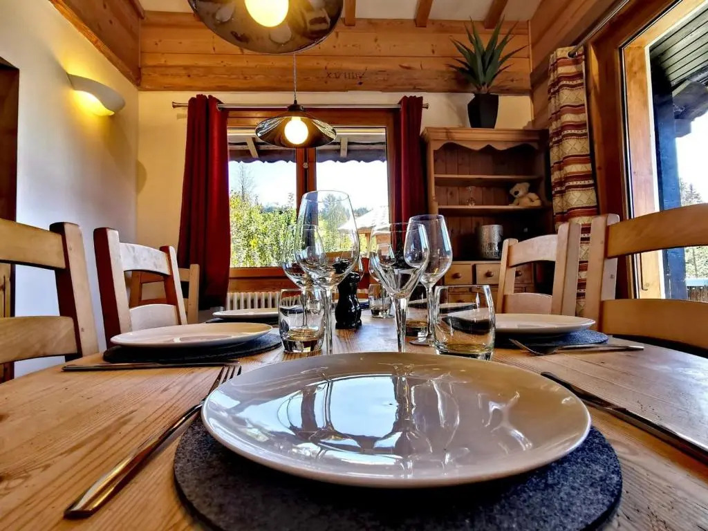 Chalet cosy avec cheminée et parking, pour 8 personnes - FR-1-598-35