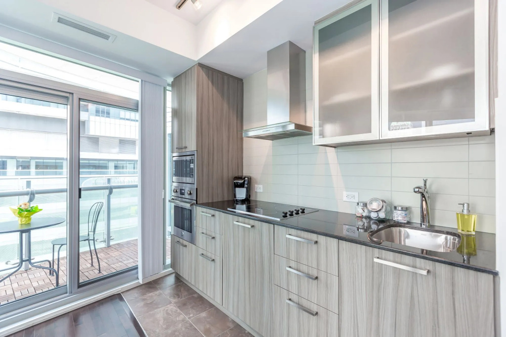 Noel Suites-York St and Lakeshore Blvd