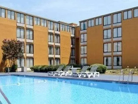 Governors Inn & Suites
