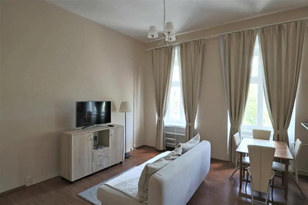 Apartment nabrezi J. Palacha 2