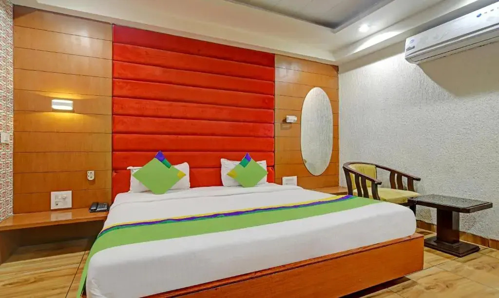 Collection O Hotel Johri Residency