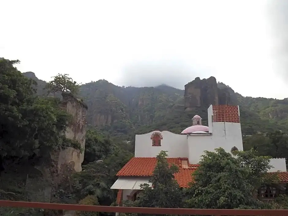Hospedaje La Hoja