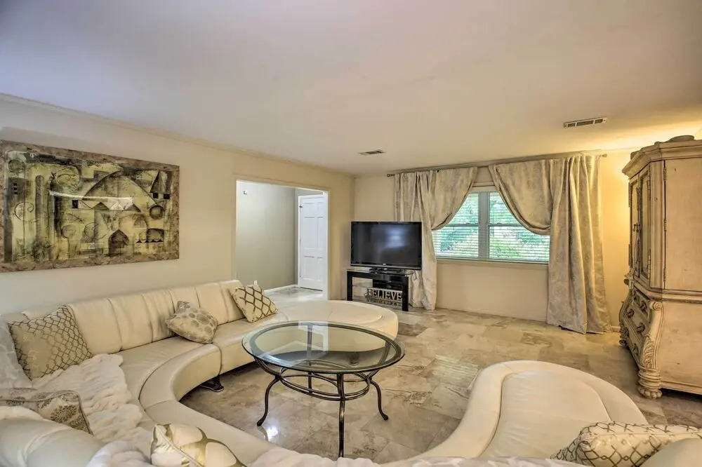 3 Mi to Oaklawn Racing Casino: Spacious Home