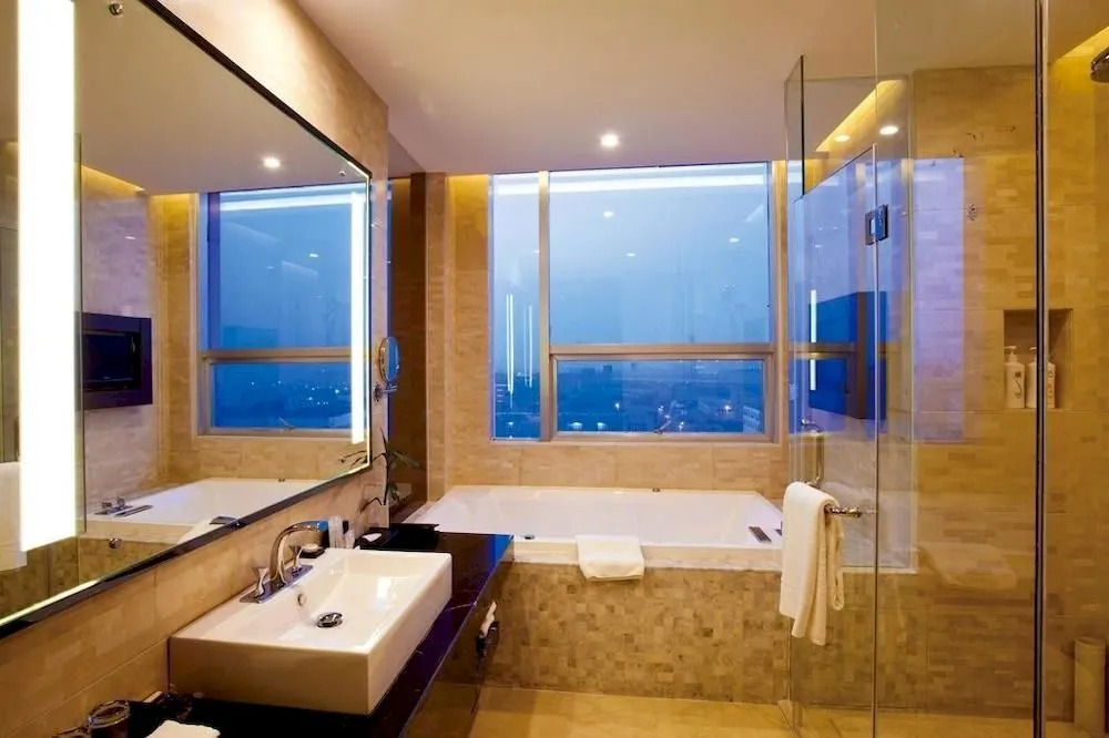 Qingdao Celebrity Hotel