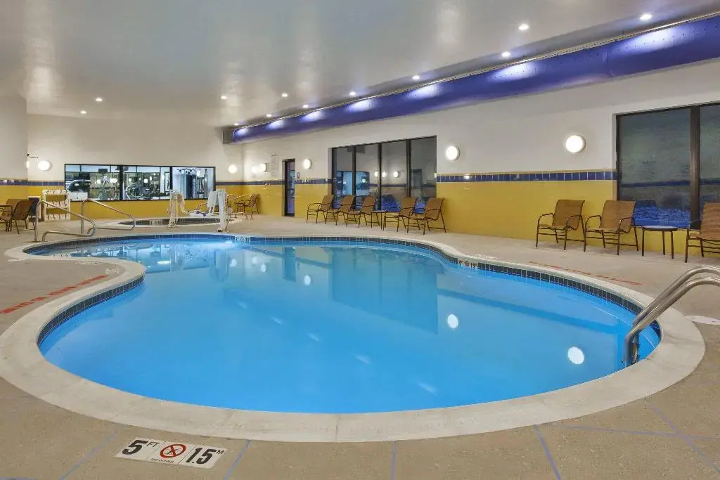 Holiday Inn Express & Suites Washington - Meadow Lands by IHG