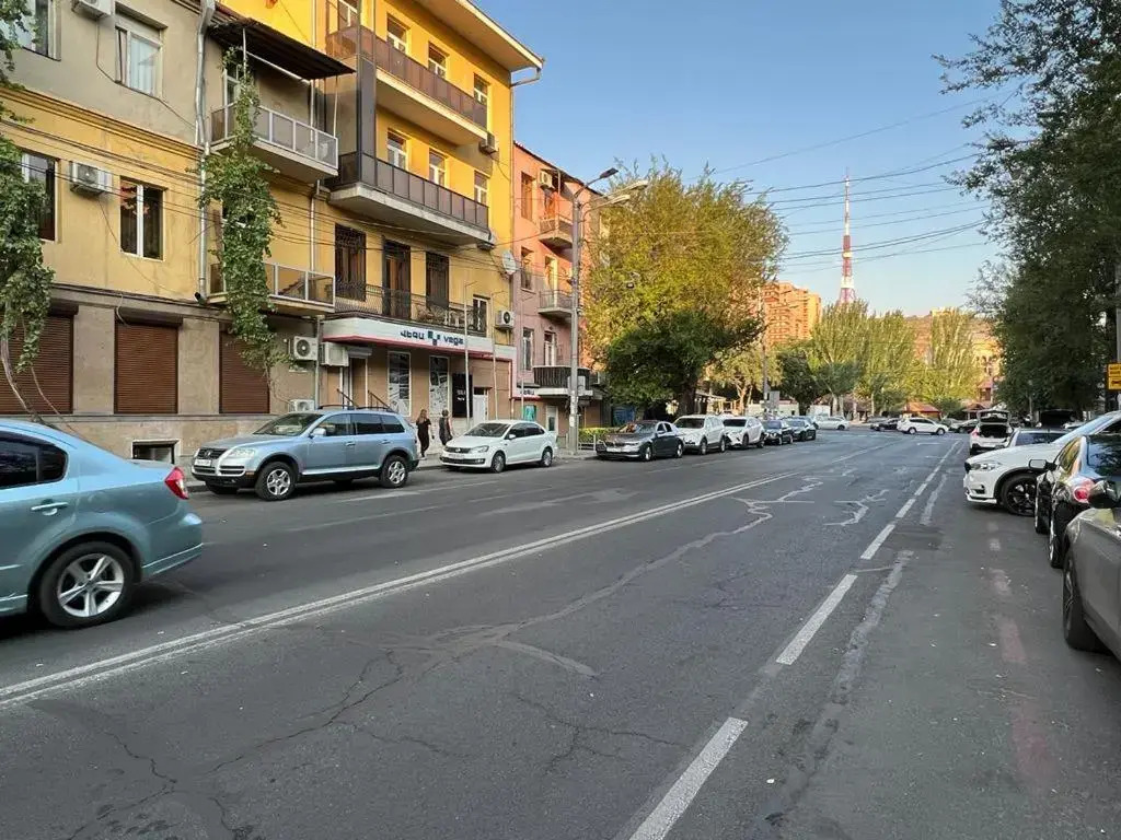Tumanyan street 3 bedroom Deluxe apartment with Large Balcony TM662