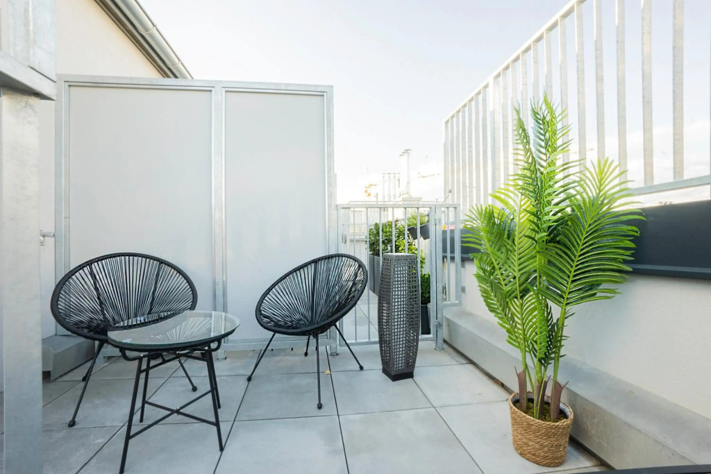 2-story penthouse with designer renovation for 2 people. A 15-minute walk to the city center