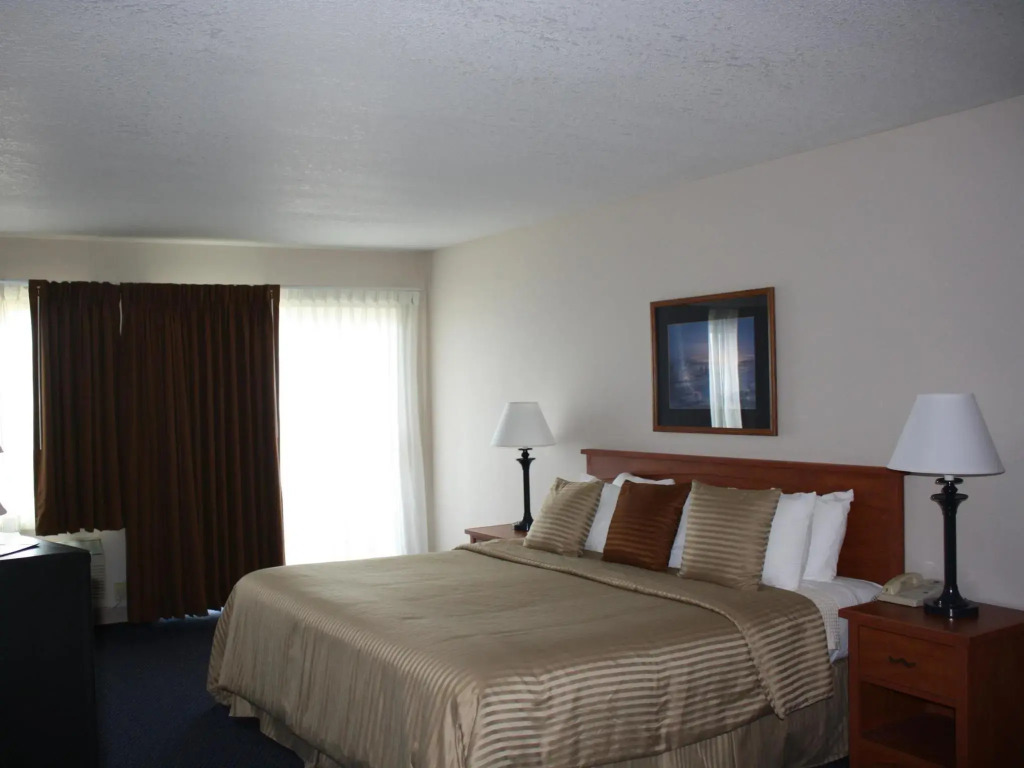Best Western Lakefront Inn