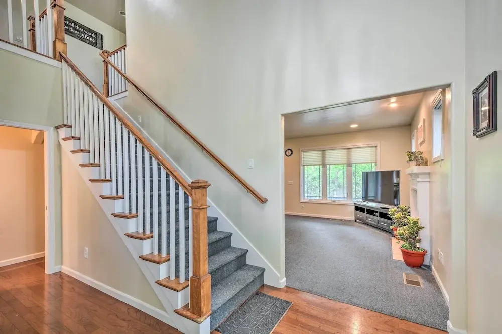 Charming Medford Getaway ~ 4 Miles to Downtown!