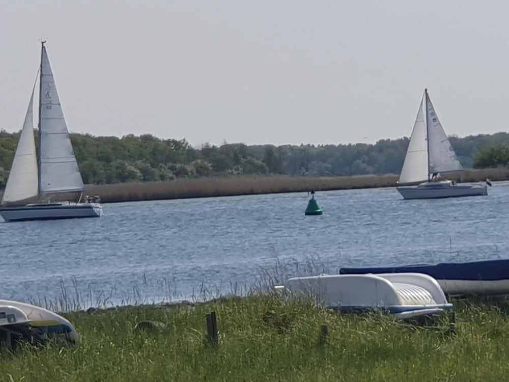 Cosy Holiday Home on Lake Veere