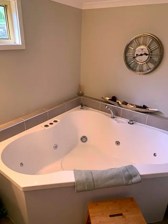 Churchill's B&B twin spa getaway Studio