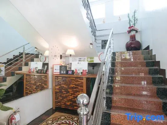 RedDoorz near LRT 2 Antipolo Station