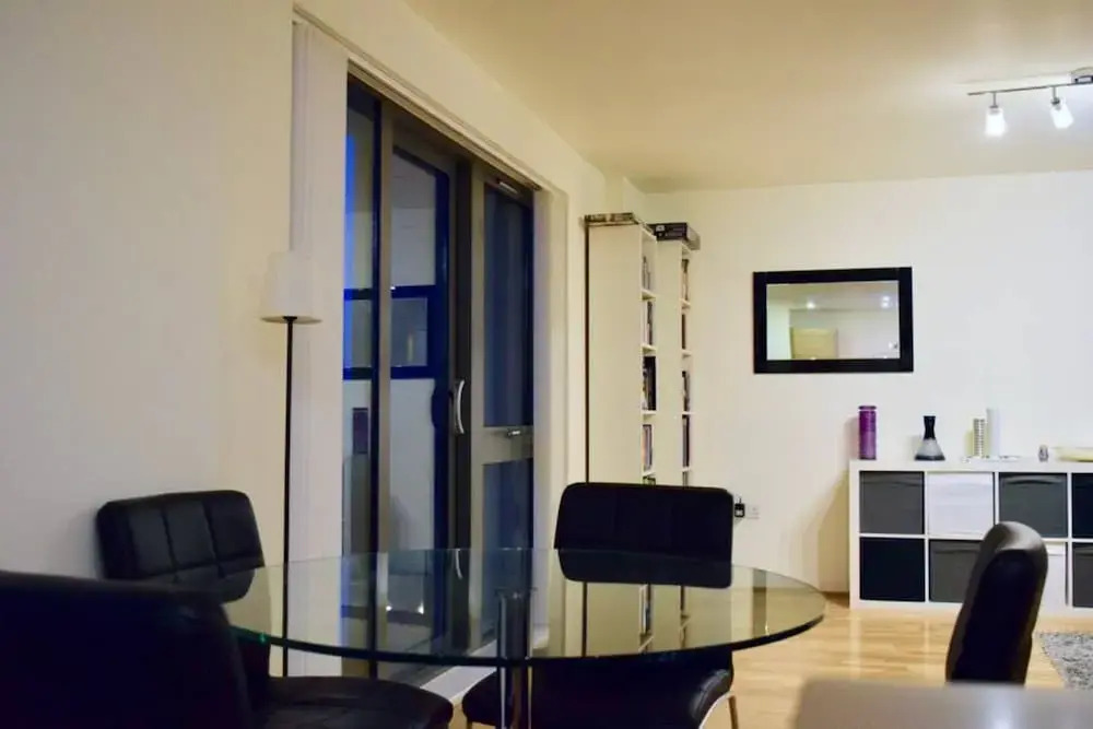 Modern 1 Bedroom Flat in Shadwell With Balcony