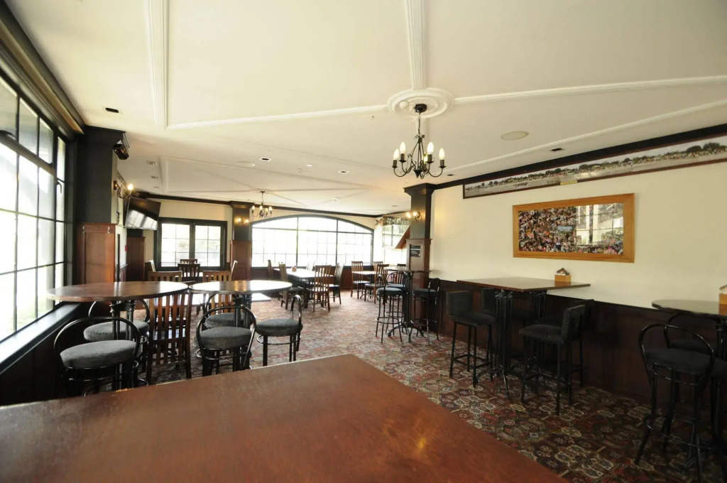 Salty Dog Inn
