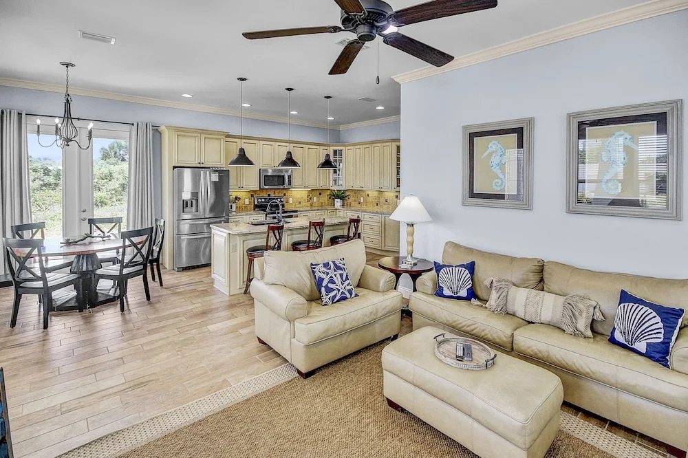 5 Bed, 5 Bath Beach Home/Only a 3 Minute Walk To The Beach! SLEEPS 12
