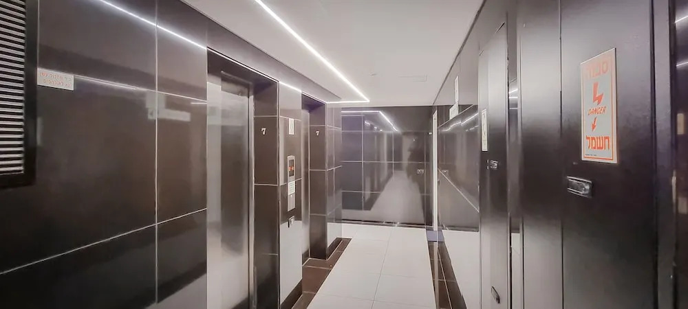 Design Apt Parking Included 2BDR TL16