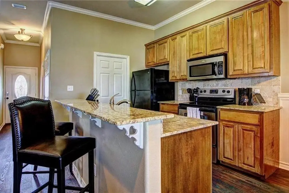 2BR 2BA Beautiful House with Ocean Views by RedAwning