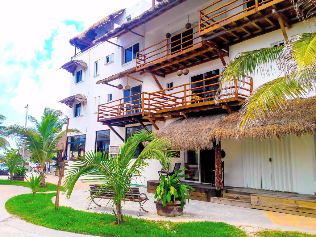 El Fuerte Beach Apartments