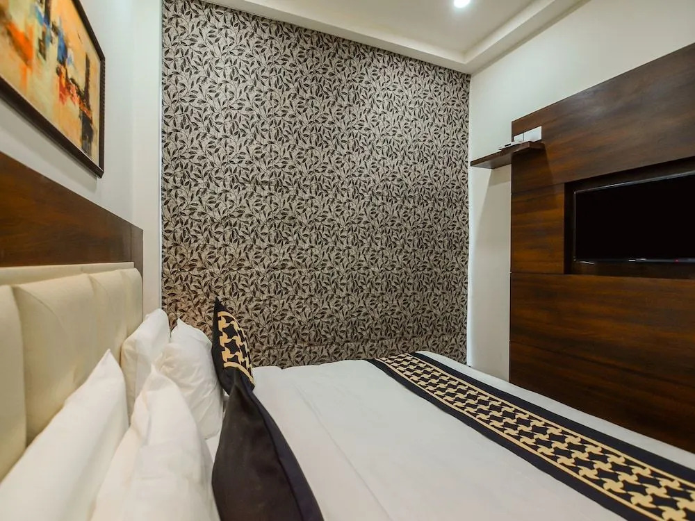 Edition O 30009 Skyhilton Alam Bagh