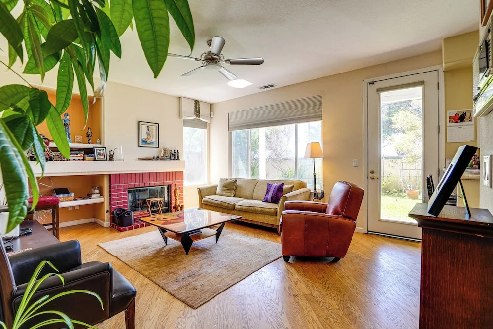 1 Block to Bay: Pet-friendly Retreat in Alameda
