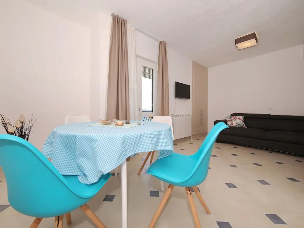 Charming Apartment Directly on the Sea, Whirlpool and Sauna, Beautiful Garden