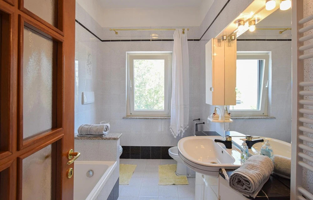 Awesome Apartment in Grado With Wifi and 2 Bedrooms