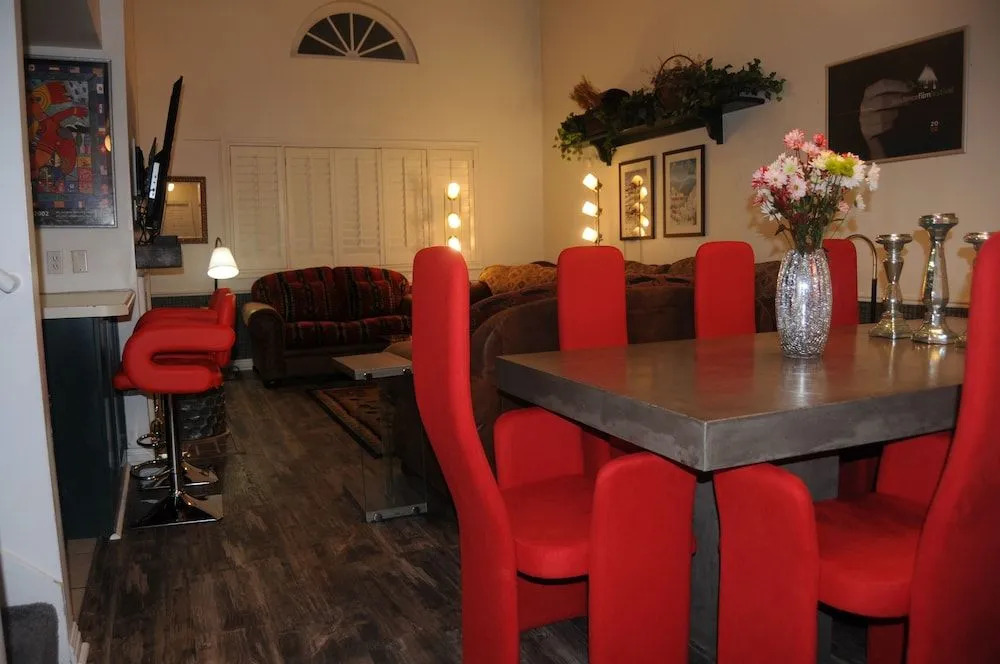 Park City Condo with 6 beds, 3 bedroom, 3 bath, 4 min to ski, 2 min to Sundance HQ
