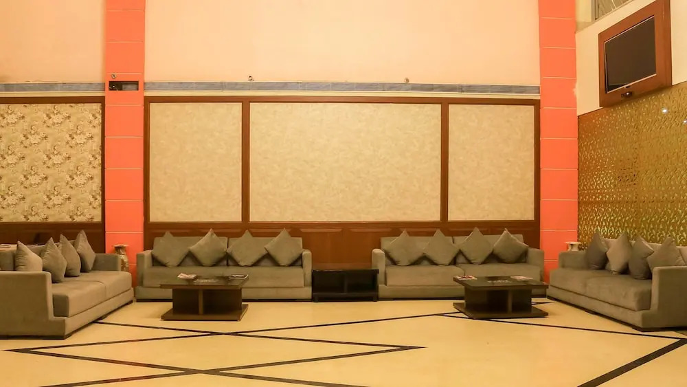 Dee Marks Airport Hotel & Resorts