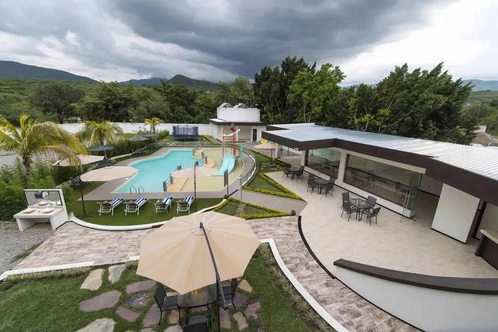 La Terraza Hotel