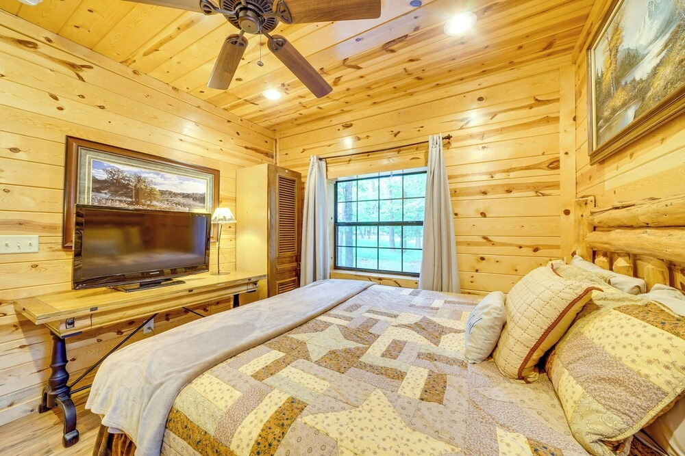 4 Mi to Broken Bow Lake: 'wee Bear Cabin' Getaway!