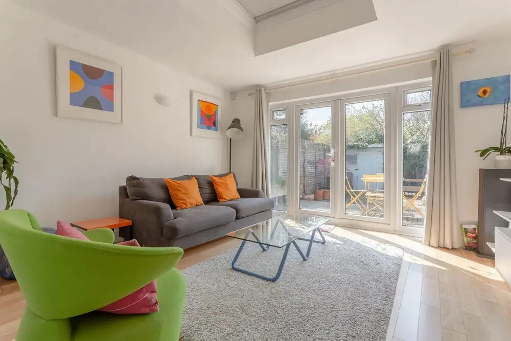 2 Bedroom House With Garden in Tooting