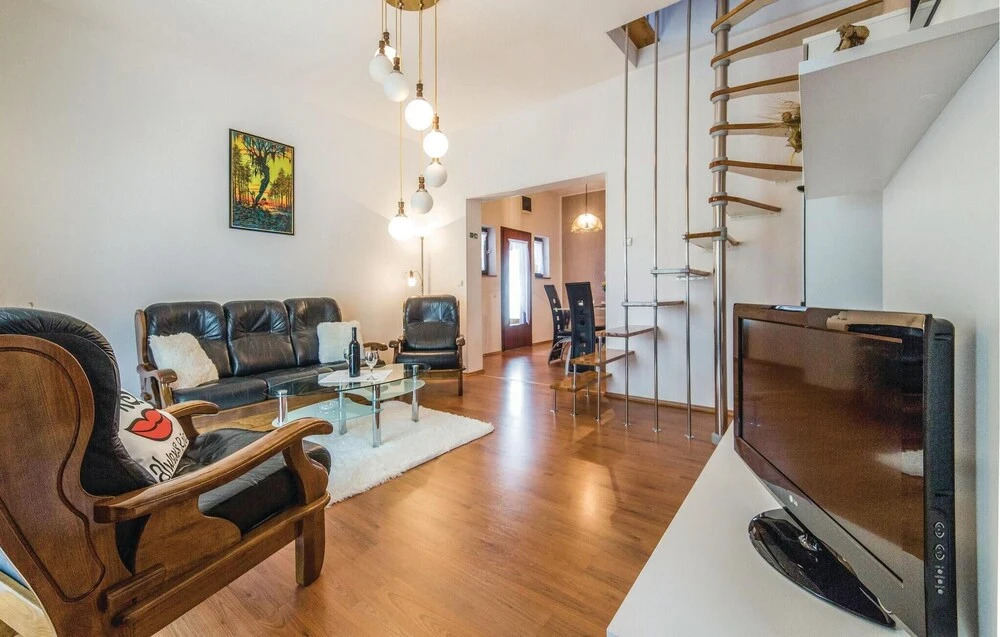 Amazing Home In Kastel Gomilica