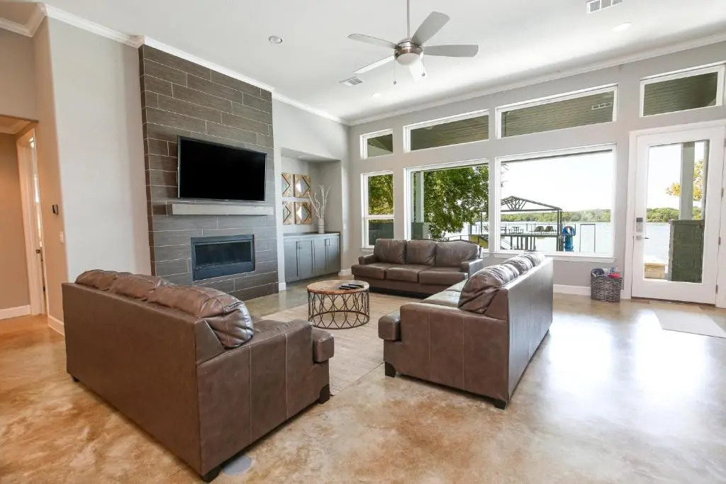Luxury Lake LBJ House with Heated Swimming Pool and Spill Over Hot Tub and 2 Boat Slips