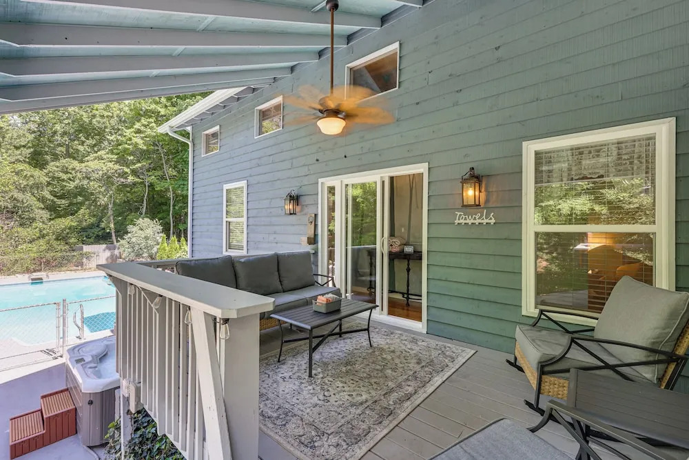 Hot Tub, Fire Pit: Family-friendly Murphy Home