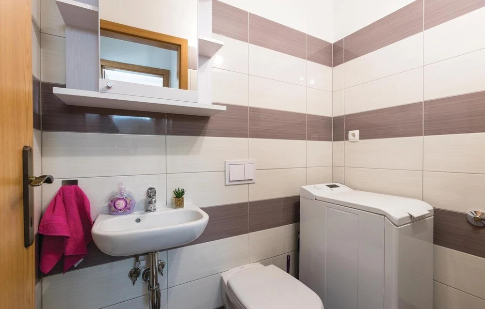 Stunning Home in Kastel Stari With Wifi and 2 Bedrooms