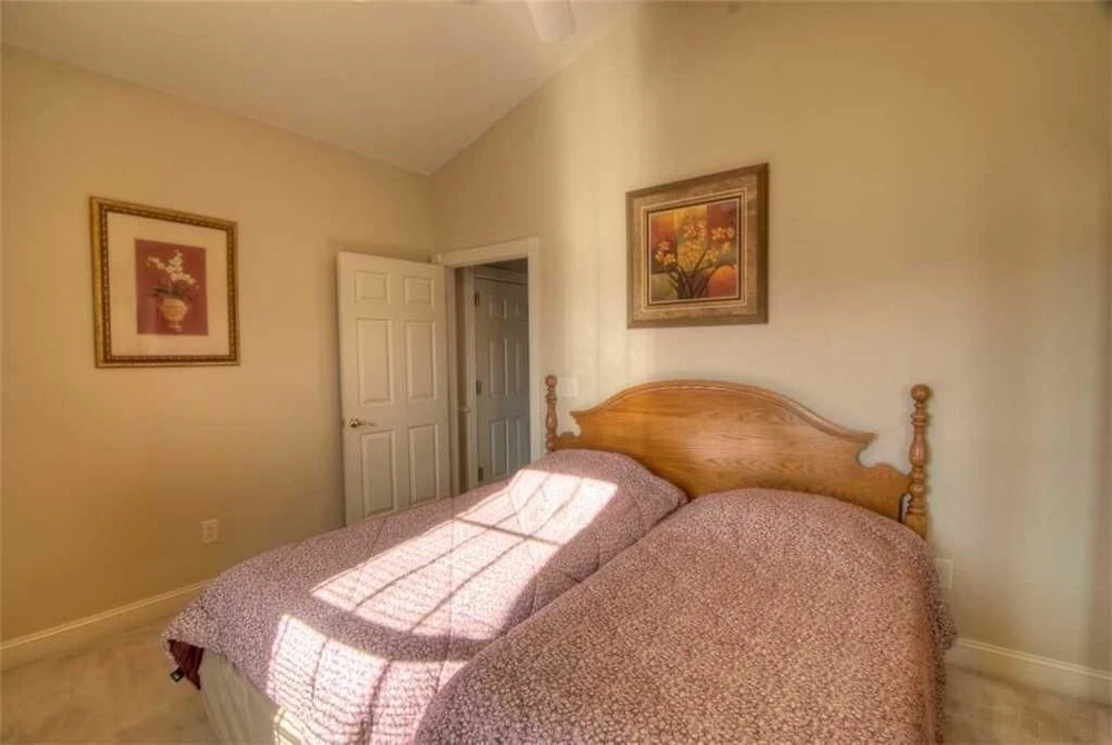 Magnolia Pointe 305-4889 Condo