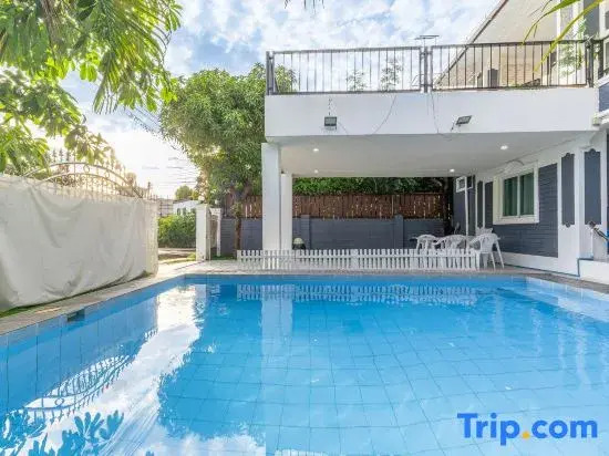Thai Home Villas 5BR in Patamnak City