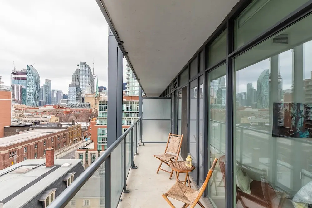Stylish 1BR Condo Trendy King East