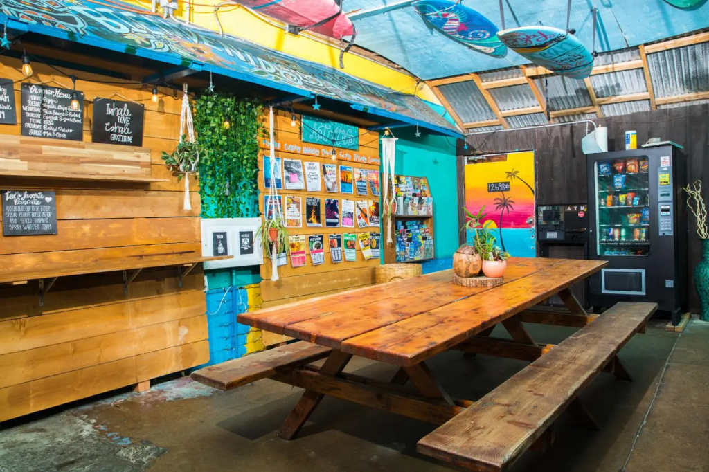 ITH San Diego Beach Bungalow Surf Hostel