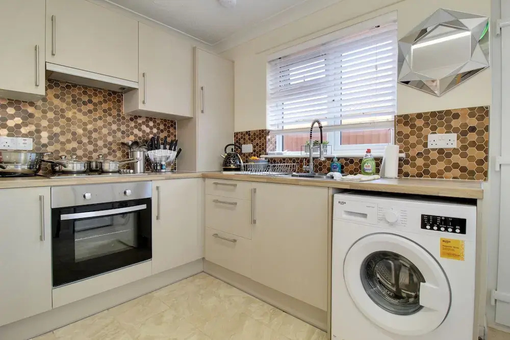Cedar Drive, Holbeach - 1 to 4 - Self Catering