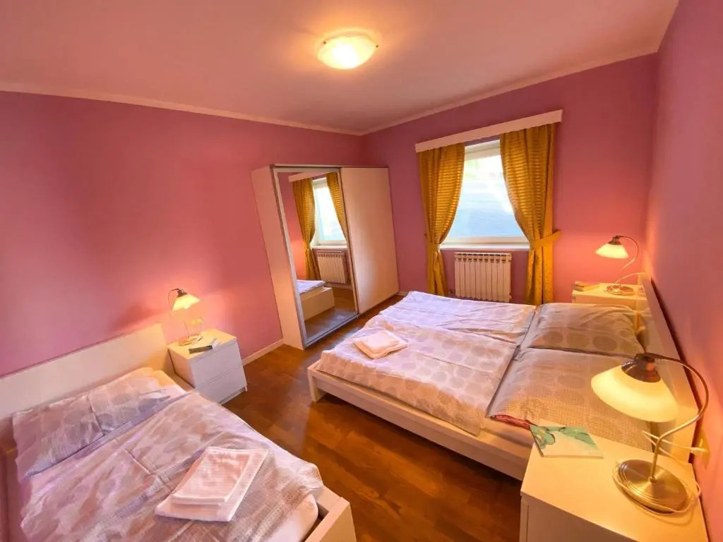 Sole 4 Garten Ferienwohnung mit Pool EG