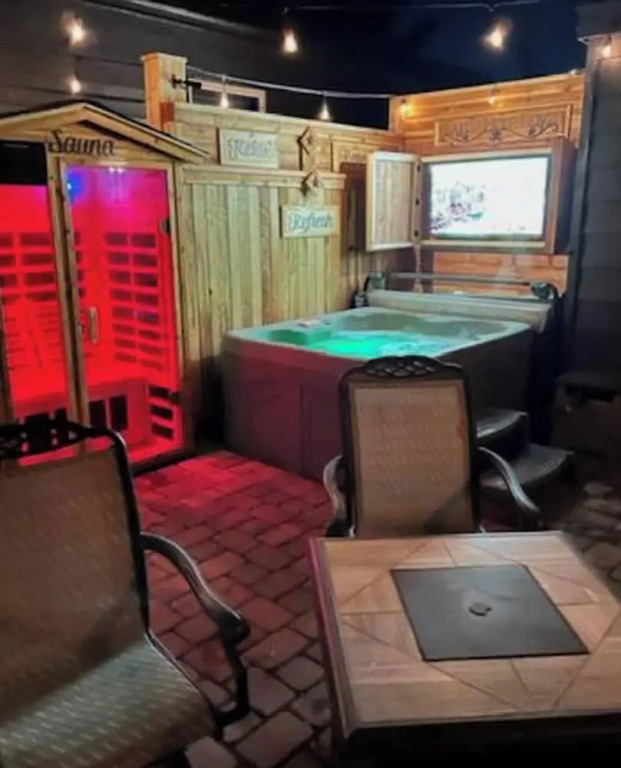 Tahoe Studio Spa With Hot Tub and Sauna