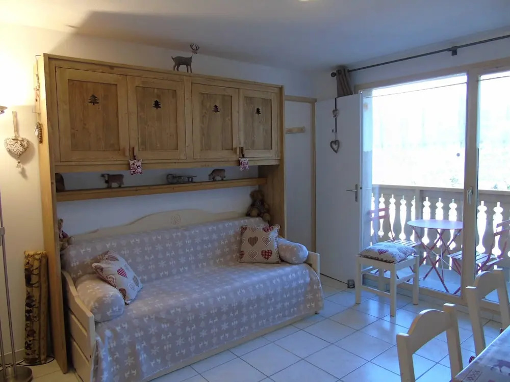 Lou Services Apartment CB9 LSI 001