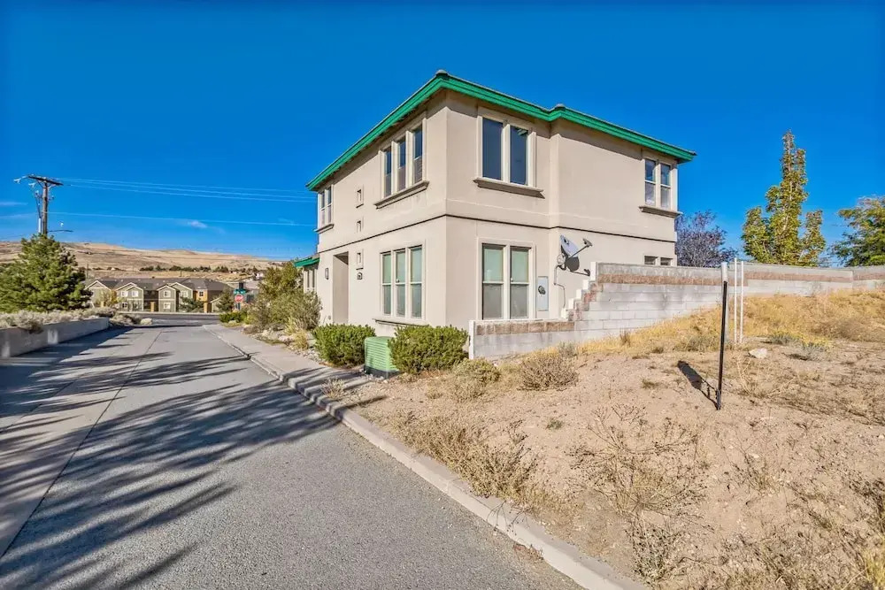 Beautiful Sunsets at 3BR Villa in Reno