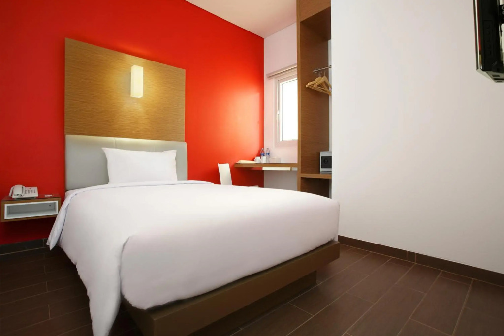 Amaris Hotel Season City